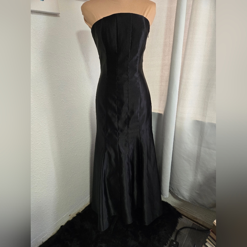 Jessica McClintock Elegant Black Strapless Gown - Picture 1 of 6